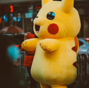 boneco pikachu